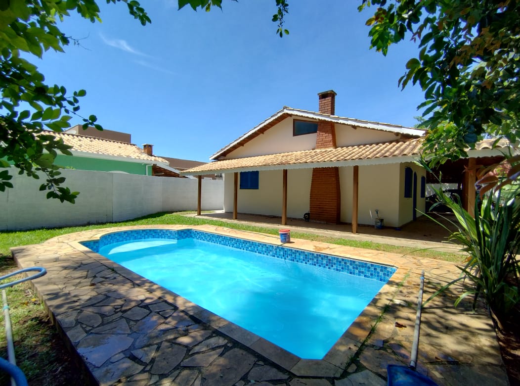 LINDA CASA COM PISCINA - Bairro Santo Afonso - Piracaia - SP