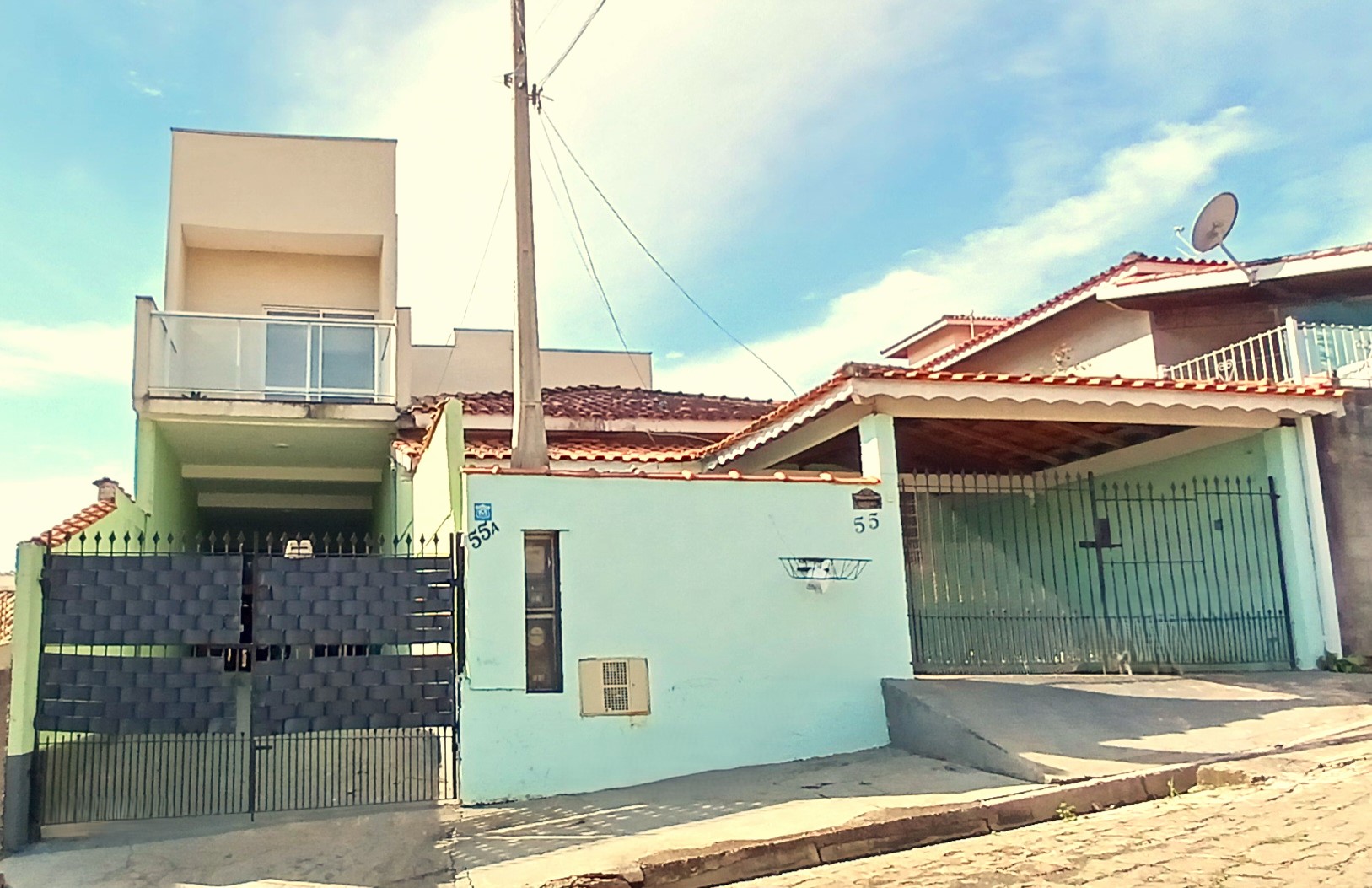 Imóvel com Duas Casas à Venda