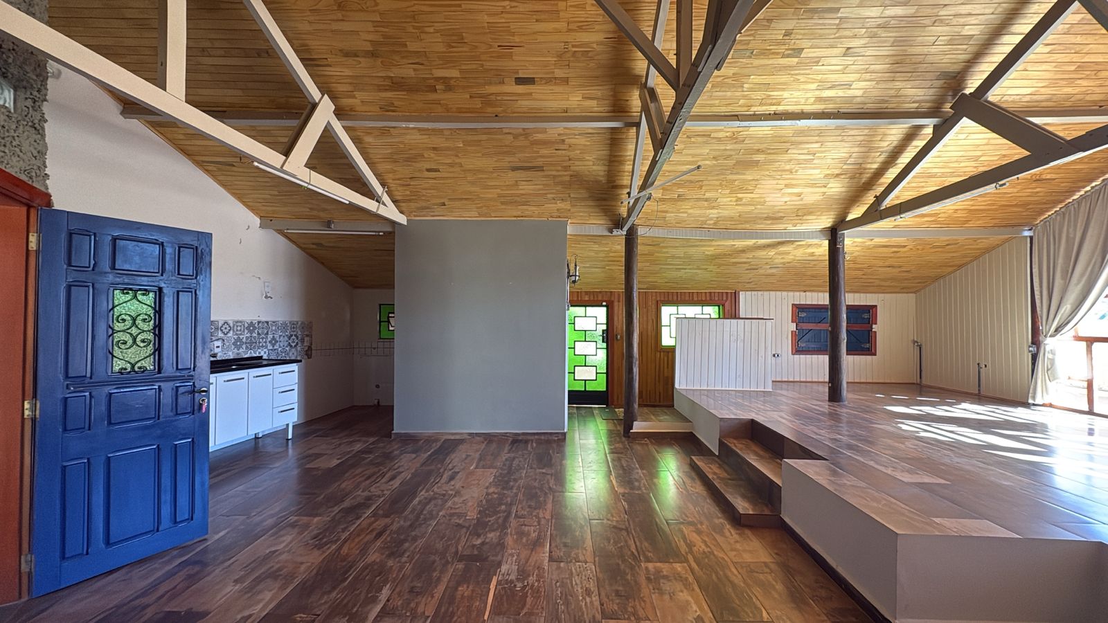 Linda Casa Tipo Loft com 145m² - no Centro de Joanópolis - SP