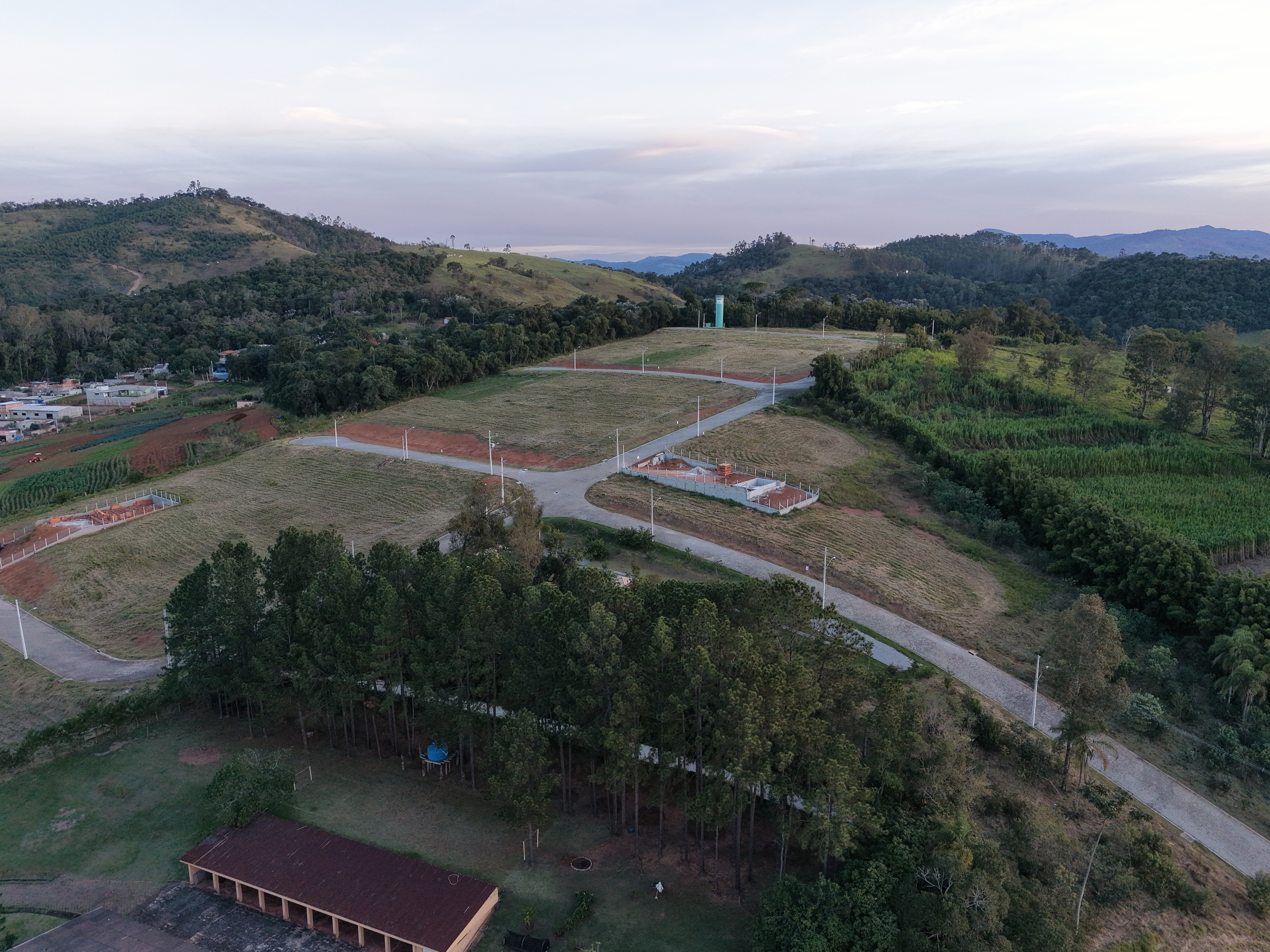 LOTE Á VENDA EM CONDOMINIO FECHADO - PIRACAIA/SP