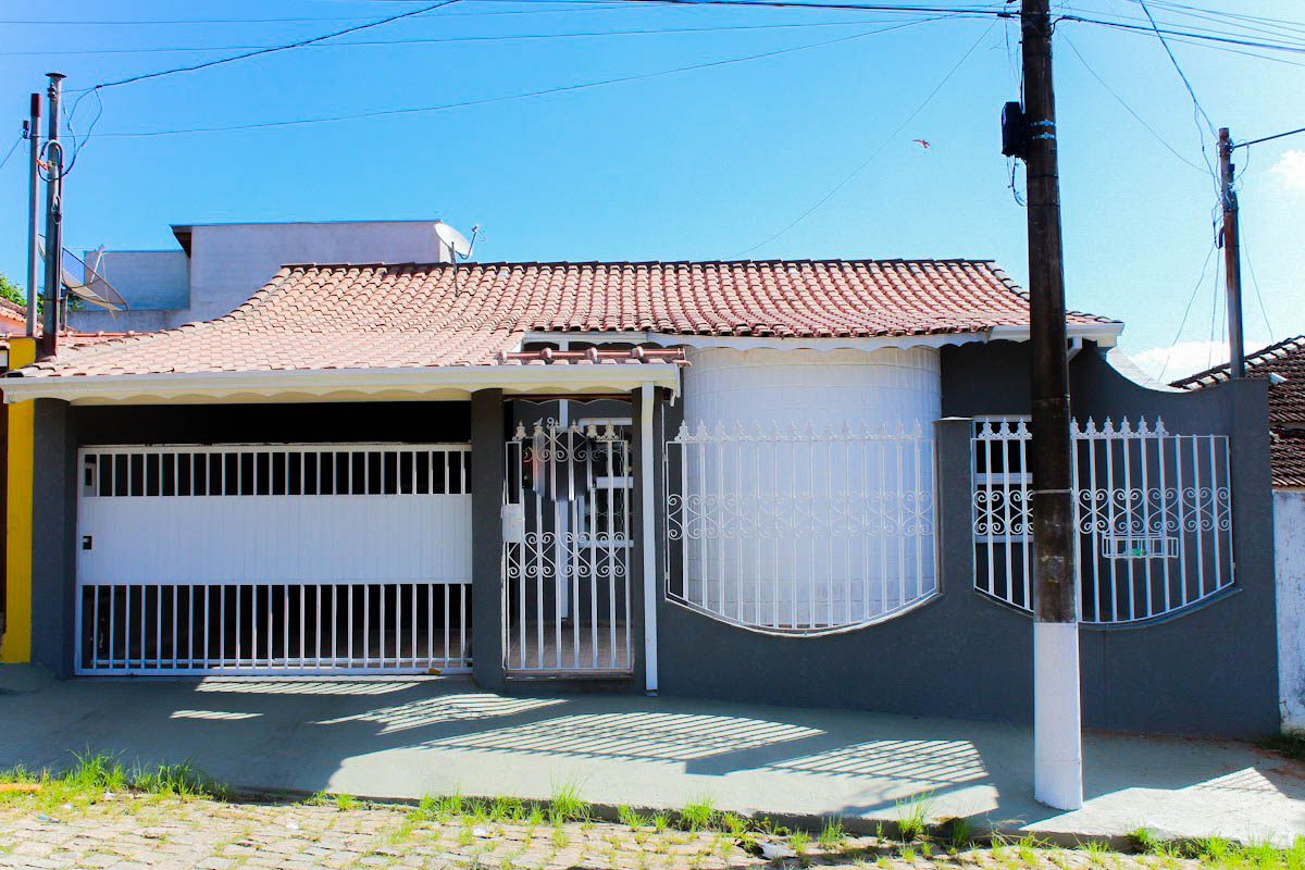Linda casa localizada no bairro Pouso Alegre